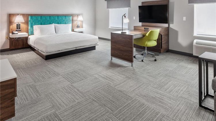 Hampton Inn and Suites Denison Room