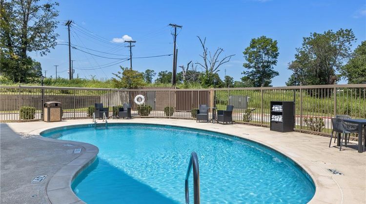 Hampton Inn and Suites Denison Pool