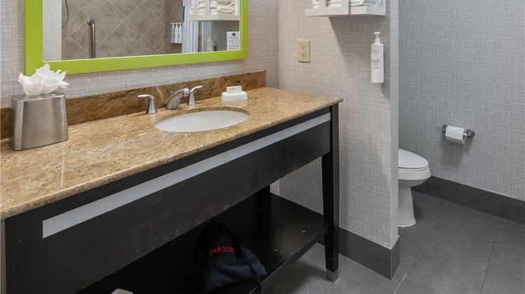 Hampton Inn and Suites Denison Room