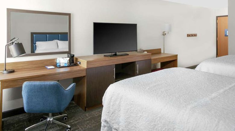 <b>Hampton Inn Portage Room</b>. Images powered by <a href="https://iceportal.shijigroup.com/" title="IcePortal" target="_blank">IcePortal</a>.