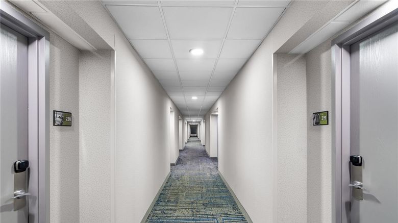 <b>Hampton Inn Portage Lobby</b>. Images powered by <a href="https://iceportal.shijigroup.com/" title="IcePortal" target="_blank">IcePortal</a>.