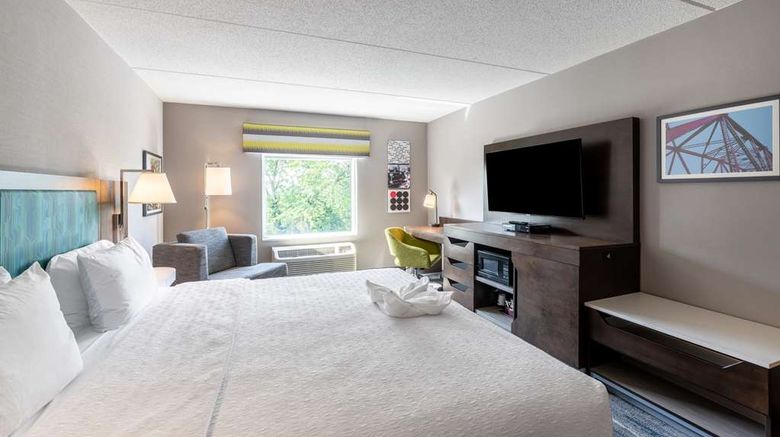 <b>Hampton Inn & Suites Poughkeepsie Room</b>. Images powered by <a href="https://iceportal.shijigroup.com/" title="IcePortal" target="_blank">IcePortal</a>.