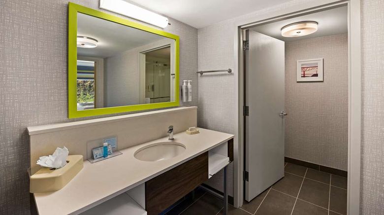 <b>Hampton Inn & Suites Poughkeepsie Room</b>. Images powered by <a href="https://iceportal.shijigroup.com/" title="IcePortal" target="_blank">IcePortal</a>.
