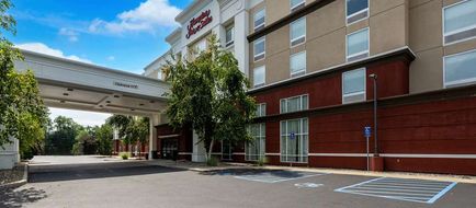 Hampton Inn & Suites Poughkeepsie Exterior