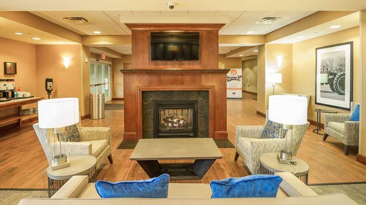 Hampton Inn by Hilton Presque Isle Lobby