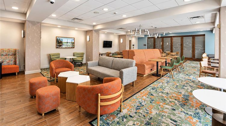 Hampton Inn by Hilton Presque Isle Lobby