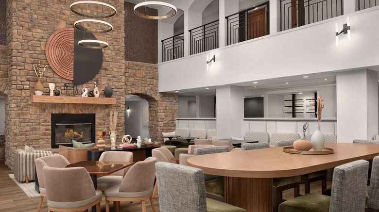 <b>Hampton Inn & Suites Paso Robles Lobby</b>. Images powered by <a href="https://iceportal.shijigroup.com/" title="IcePortal" target="_blank">IcePortal</a>.