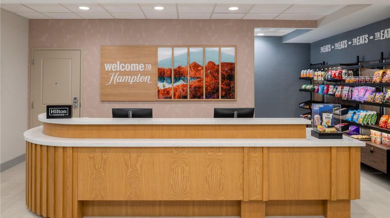 <b>Hampton Inn & Suites Prescott Valley Lobby</b>. Images powered by <a href="https://iceportal.shijigroup.com/" title="IcePortal" target="_blank">IcePortal</a>.