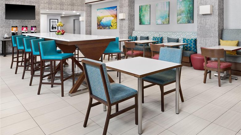 <b>Hampton Inn & Suites Parsippany/North Restaurant</b>. Images powered by <a href="https://iceportal.shijigroup.com/" title="IcePortal" target="_blank">IcePortal</a>.