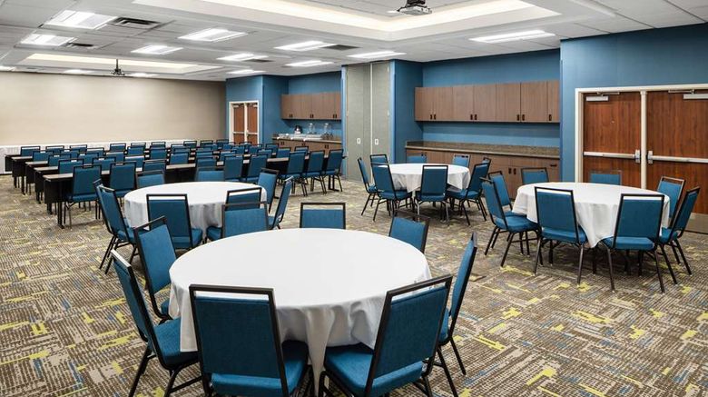 <b>Hampton Inn Richland-Tri Cities Meeting</b>. Images powered by <a href="https://iceportal.shijigroup.com/" title="IcePortal" target="_blank">IcePortal</a>.