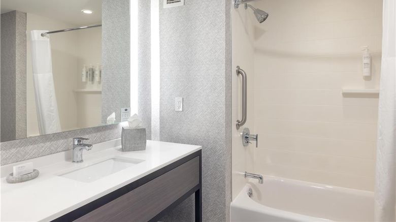 <b>Hampton Inn & Suites Portsmouth Downtown Room</b>. Images powered by <a href="https://iceportal.shijigroup.com/" title="IcePortal" target="_blank">IcePortal</a>.