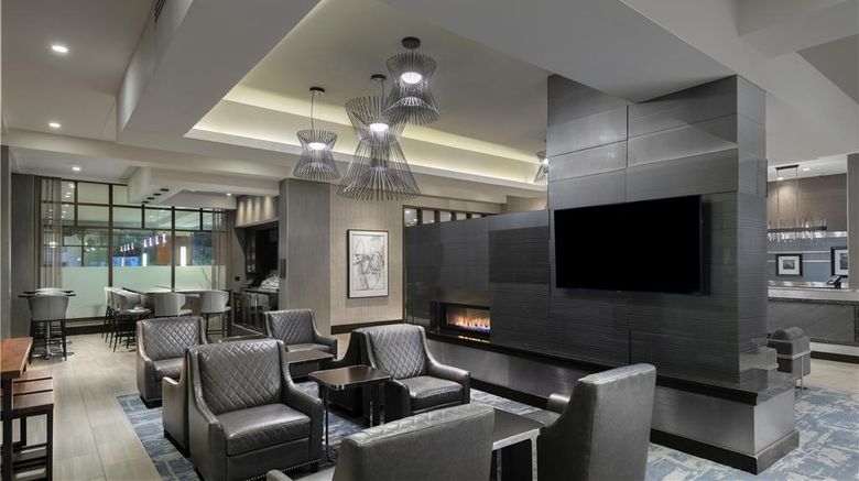 <b>Hampton Inn & Suites Portsmouth Downtown Lobby</b>. Images powered by <a href="https://iceportal.shijigroup.com/" title="IcePortal" target="_blank">IcePortal</a>.