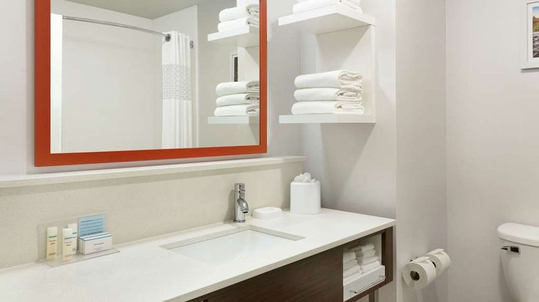 <b>Hampton Inn Dover Room</b>. Images powered by <a href="https://iceportal.shijigroup.com/" title="IcePortal" target="_blank">IcePortal</a>.