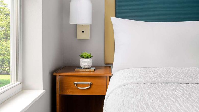 <b>Homewood Suites by Hilton - Portsmouth Room</b>. Images powered by <a href="https://iceportal.shijigroup.com/" title="IcePortal" target="_blank">IcePortal</a>.