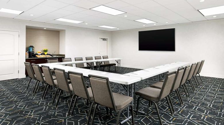<b>Homewood Suites by Hilton - Portsmouth Meeting</b>. Images powered by <a href="https://iceportal.shijigroup.com/" title="IcePortal" target="_blank">IcePortal</a>.