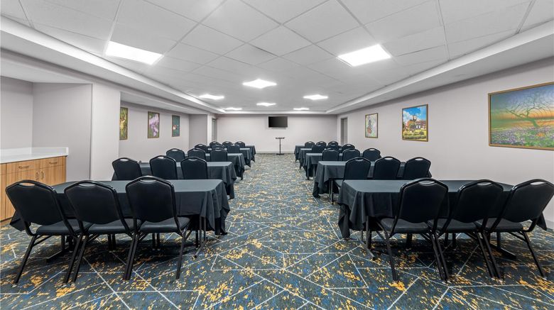 <b>Hampton Inn & Suites Palestine Meeting</b>. Images powered by <a href="https://iceportal.shijigroup.com/" title="IcePortal" target="_blank">IcePortal</a>.
