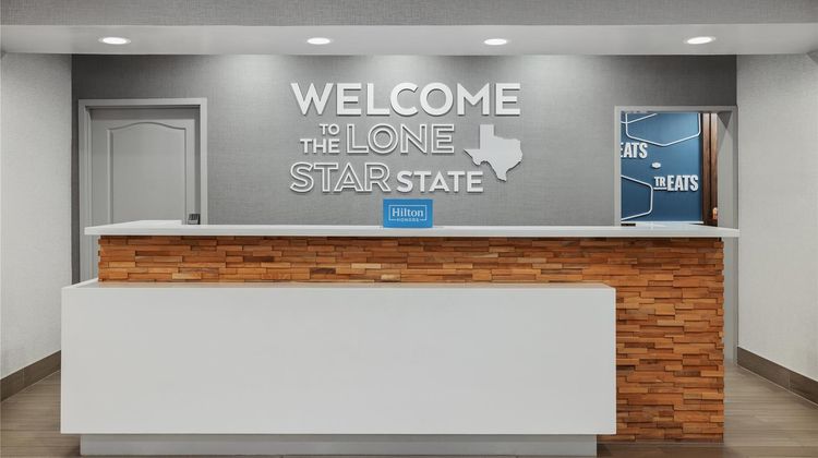 Hampton Inn & Suites Port Arthur Lobby