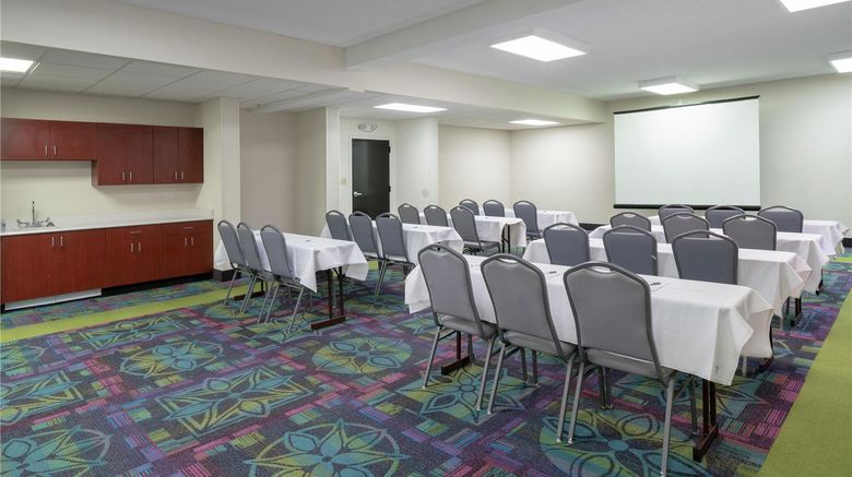 <b>Hampton Inn Hopewell Fort Lee Meeting</b>. Images powered by <a href="https://iceportal.shijigroup.com/" title="IcePortal" target="_blank">IcePortal</a>.