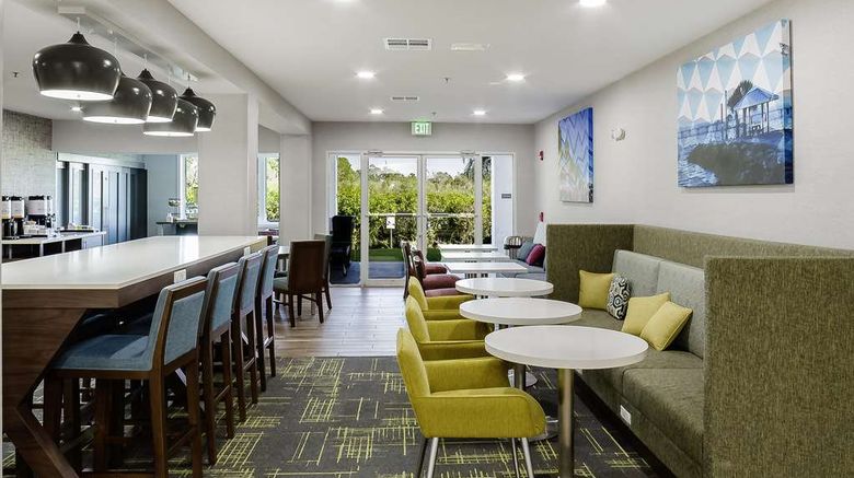 <b>Hampton Inn Port Charlotte Lobby</b>. Images powered by <a href="https://iceportal.shijigroup.com/" title="IcePortal" target="_blank">IcePortal</a>.