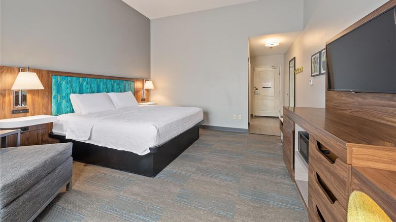 <b>Hampton Inn La Junta Room</b>. Images powered by <a href="https://iceportal.shijigroup.com/" title="IcePortal" target="_blank">IcePortal</a>.