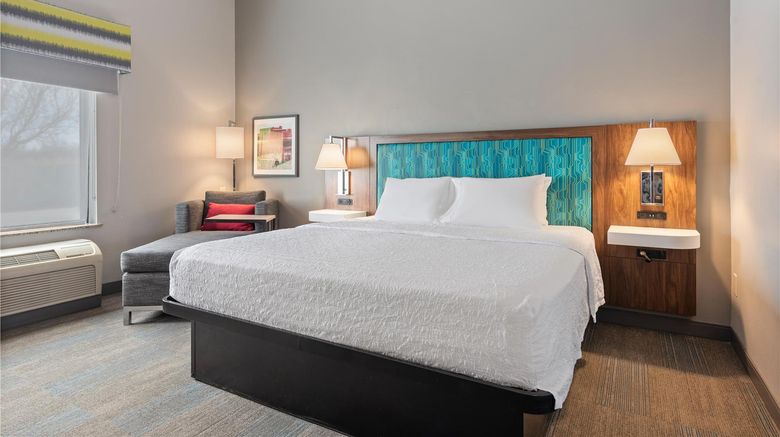 <b>Hampton Inn La Junta Room</b>. Images powered by <a href="https://iceportal.shijigroup.com/" title="IcePortal" target="_blank">IcePortal</a>.