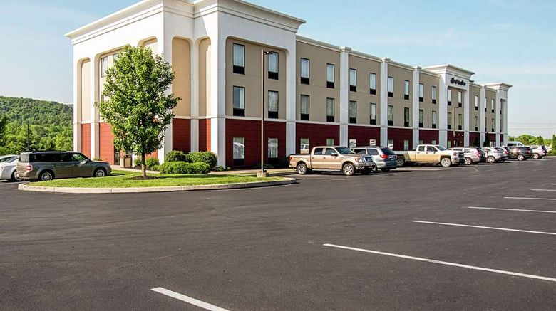 <b>Hampton Inn Pine Grove Exterior</b>. Images powered by <a href="https://iceportal.shijigroup.com/" title="IcePortal" target="_blank">IcePortal</a>.