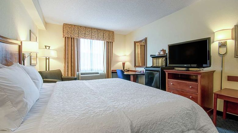 <b>Hampton Inn Pine Grove Room</b>. Images powered by <a href="https://iceportal.shijigroup.com/" title="IcePortal" target="_blank">IcePortal</a>.