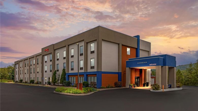 <b>Hampton Inn Pine Grove Exterior</b>. Images powered by <a href="https://iceportal.shijigroup.com/" title="IcePortal" target="_blank">IcePortal</a>.
