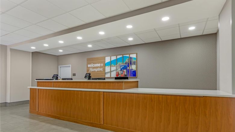 <b>Hampton Inn Pine Grove Lobby</b>. Images powered by <a href="https://iceportal.shijigroup.com/" title="IcePortal" target="_blank">IcePortal</a>.
