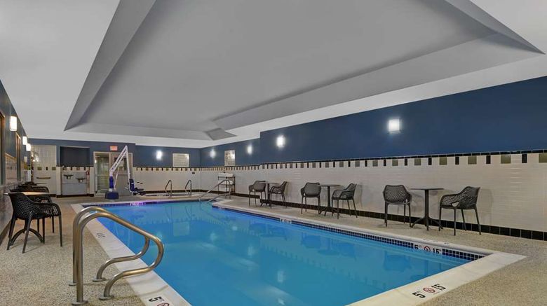 <b>Hampton Inn Bath Brunswick Area Pool</b>. Images powered by <a href="https://iceportal.shijigroup.com/" title="IcePortal" target="_blank">IcePortal</a>.