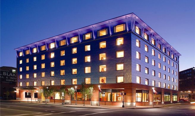 Hilton Garden Inn Downtown Waterfront Exterior