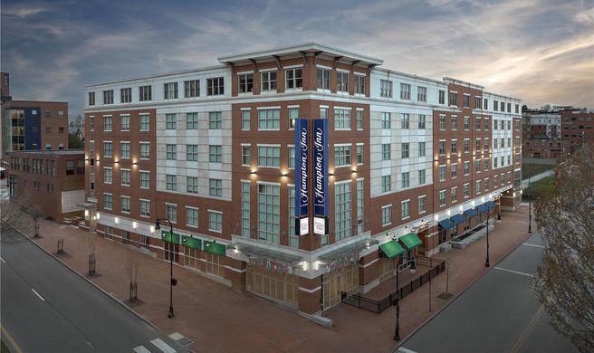 Hampton Inn Portland Downtown-Waterfront Exterior