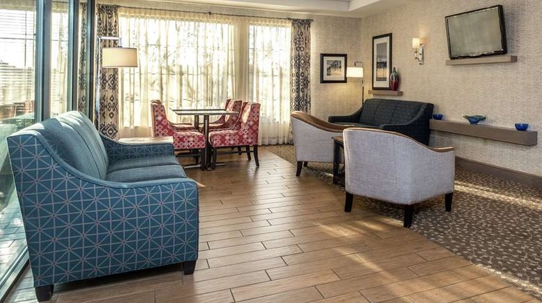 <b>Hampton Inn Freeport Lobby</b>. Images powered by <a href="https://iceportal.shijigroup.com/" title="IcePortal" target="_blank">IcePortal</a>.