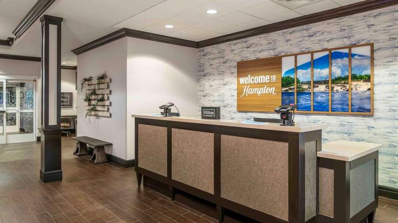 <b>Hampton Inn Lewiston/Auburn Lobby</b>. Images powered by <a href="https://iceportal.shijigroup.com/" title="IcePortal" target="_blank">IcePortal</a>.