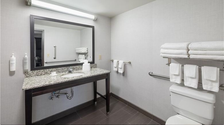 <b>Hampton Inn Lewiston/Auburn Room</b>. Images powered by <a href="https://iceportal.shijigroup.com/" title="IcePortal" target="_blank">IcePortal</a>.
