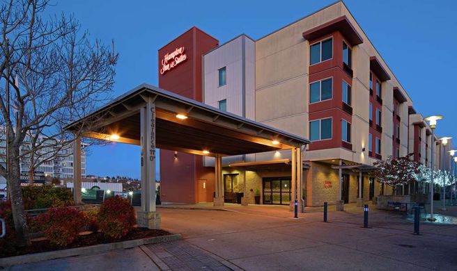 Hampton Inn & Suites Bremerton Exterior