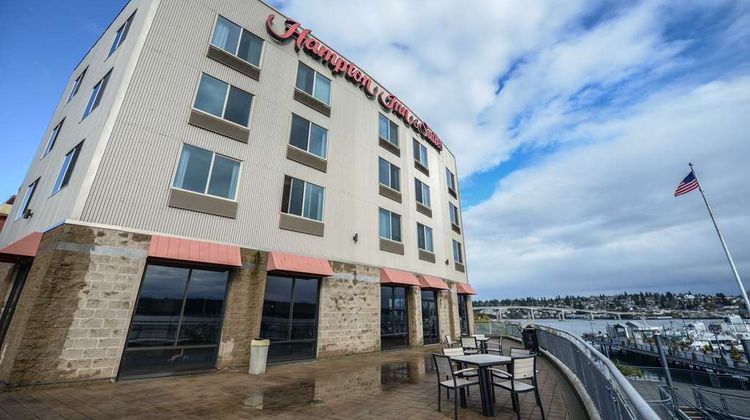 Hampton Inn & Suites Bremerton Exterior