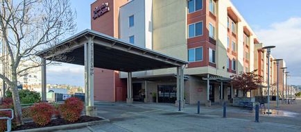 Hampton Inn & Suites Bremerton Exterior
