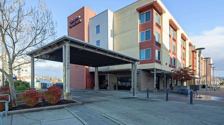 Hampton Inn & Suites Bremerton Exterior