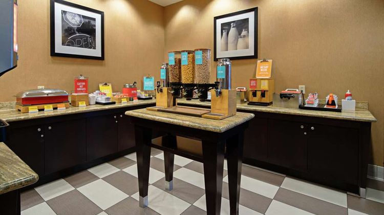 Hampton Inn & Suites Bremerton Restaurant
