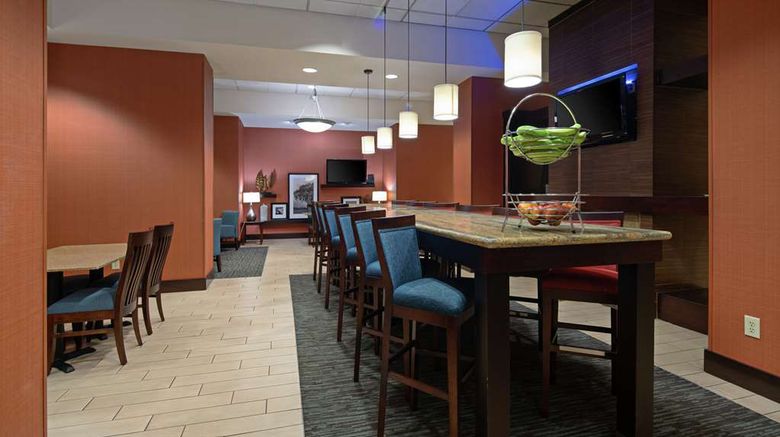 <b>Hampton Inn & Suites Bremerton Lobby</b>. Images powered by <a href="https://iceportal.shijigroup.com/" title="IcePortal" target="_blank">IcePortal</a>.