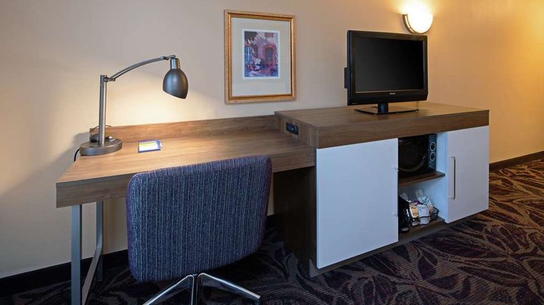 <b>Hampton Inn & Suites Bremerton Room</b>. Images powered by <a href="https://iceportal.shijigroup.com/" title="IcePortal" target="_blank">IcePortal</a>.
