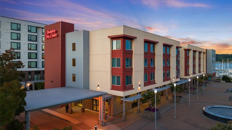Hampton Inn & Suites Bremerton Exterior