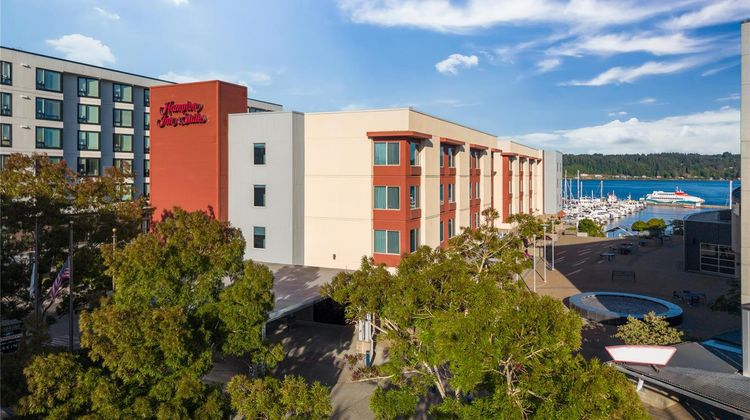 Hampton Inn & Suites Bremerton Exterior