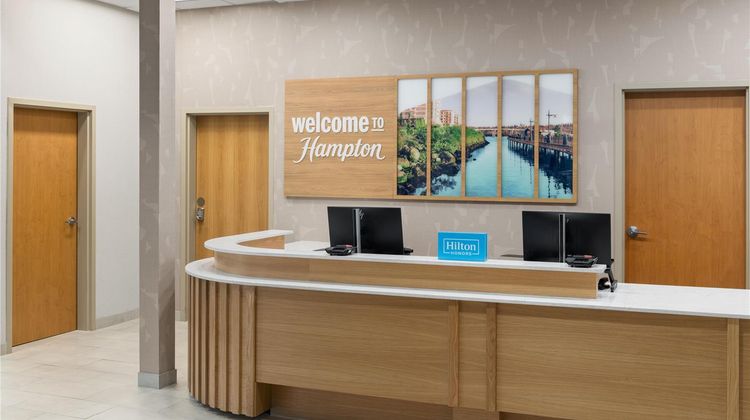 Hampton Inn & Suites Bremerton Lobby