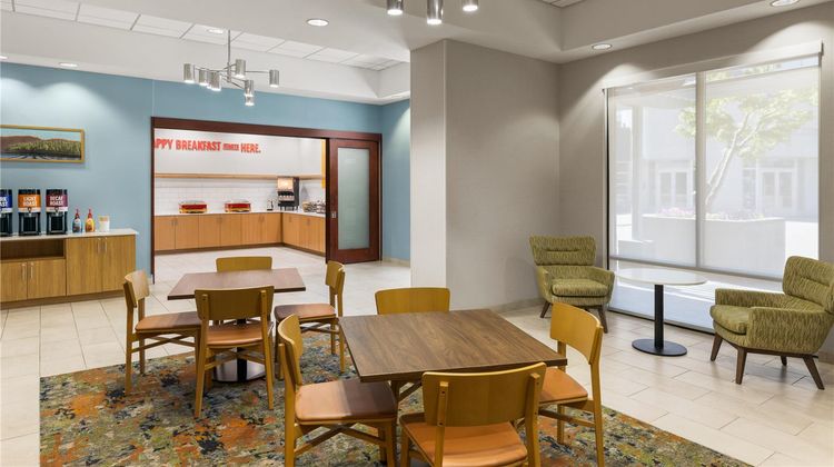 Hampton Inn & Suites Bremerton Restaurant