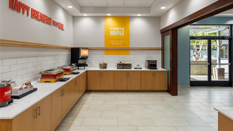 Hampton Inn & Suites Bremerton Restaurant