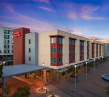 Hampton Inn & Suites Bremerton Exterior