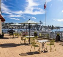 Hampton Inn & Suites Bremerton Exterior