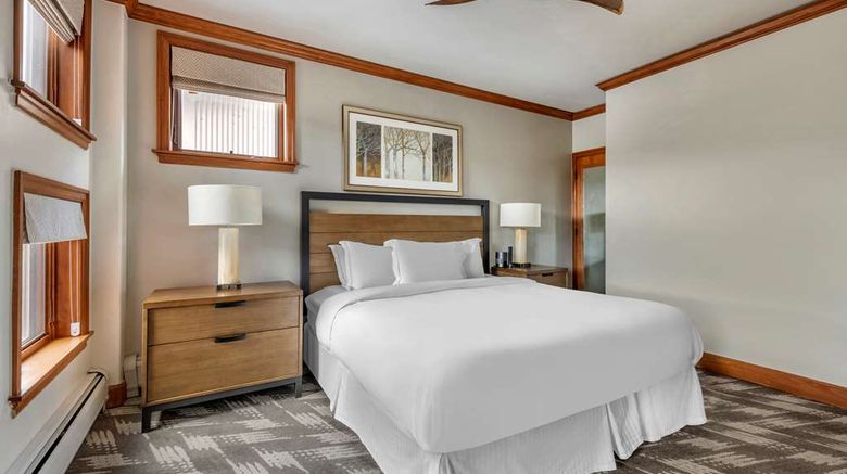 <b>Hilton Grand Vac Valdoro Mountain Lodge Room</b>. Images powered by <a href="https://iceportal.shijigroup.com/" title="IcePortal" target="_blank">IcePortal</a>.